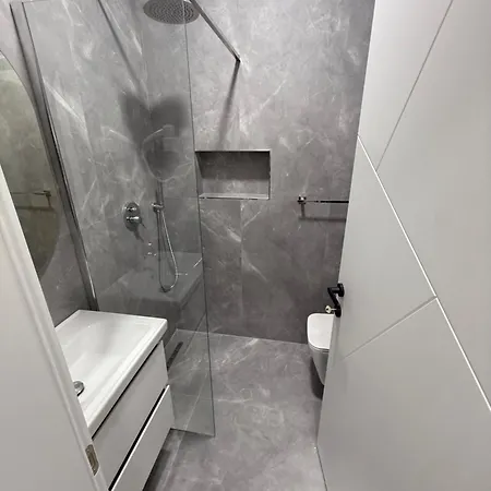 Location 아파트 *