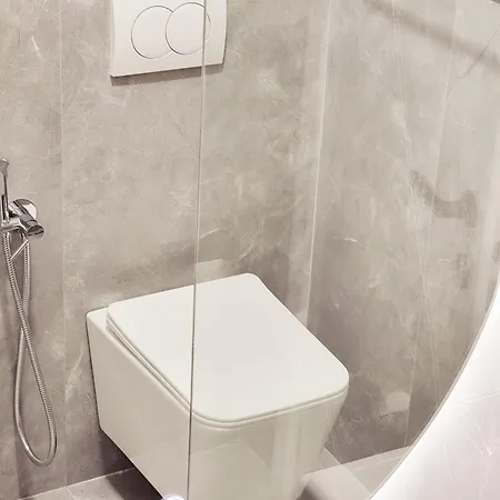 Location * 티라나